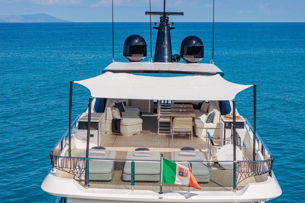 TRILOGY - deck aft | Drivas Yachts