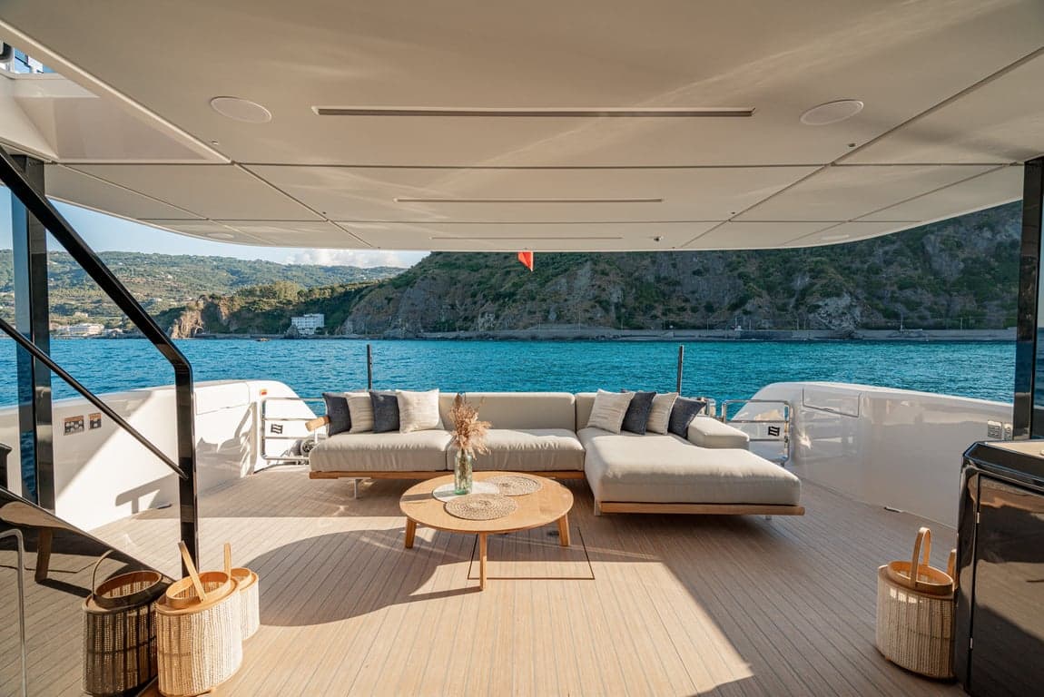 TRILOGY - deck aft | Drivas Yachts