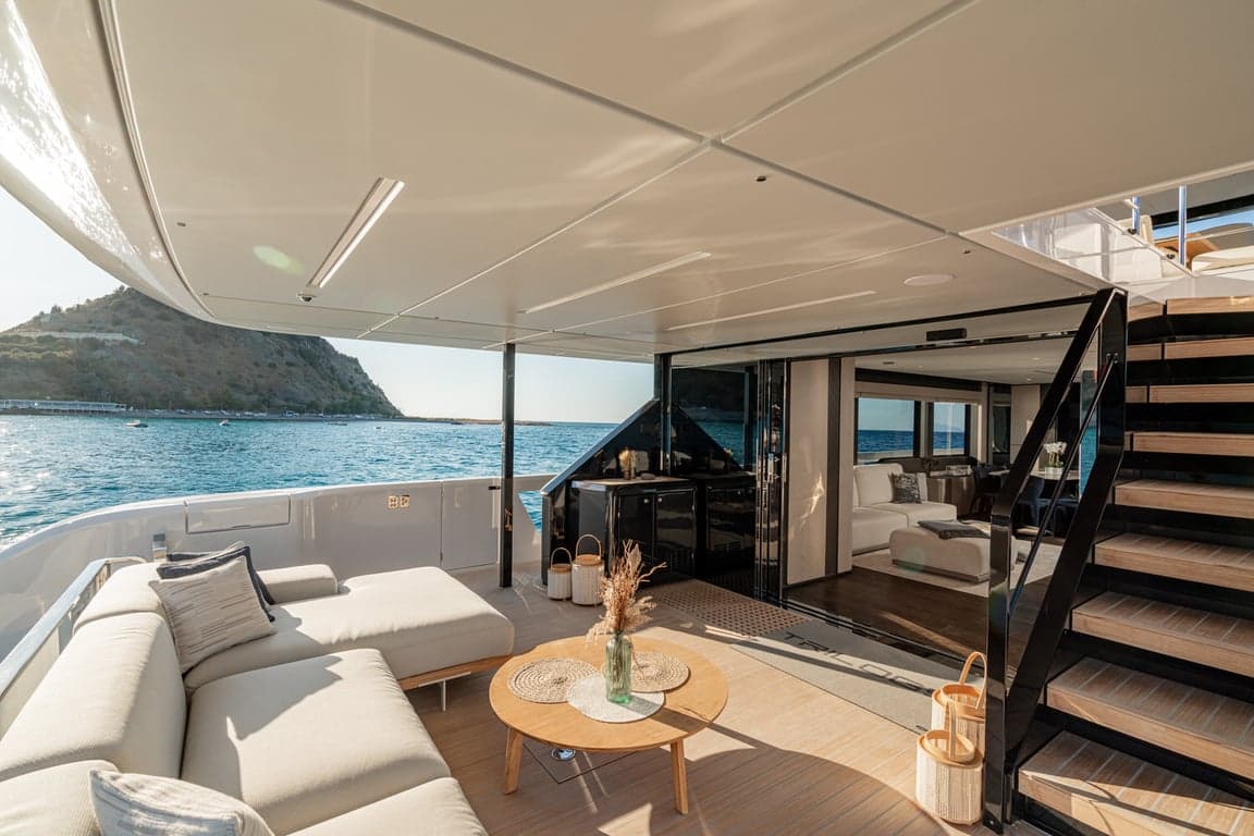 TRILOGY - deck aft | Drivas Yachts