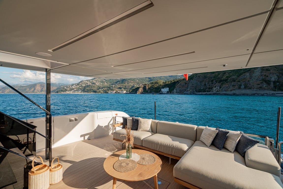 TRILOGY - deck aft | Drivas Yachts