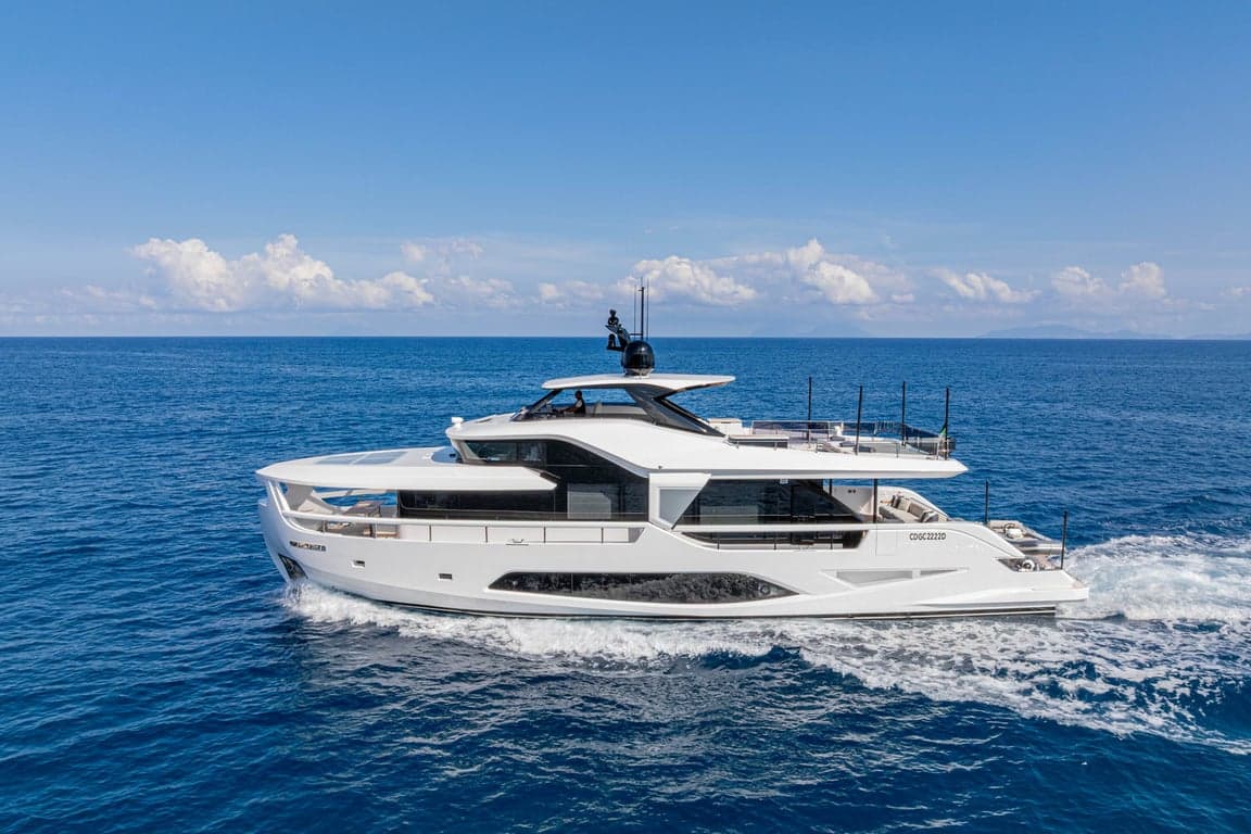 Motor yacht TRILOGY 24m by Ferretti