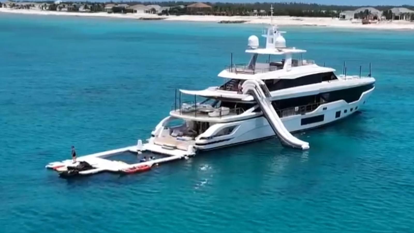 VOLO MARE - aerial | Drivas Yachts