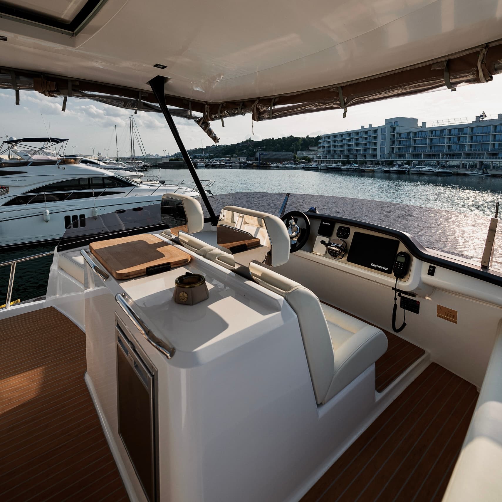 Motor yacht Selfish by Bali Catamarans — photo 2
