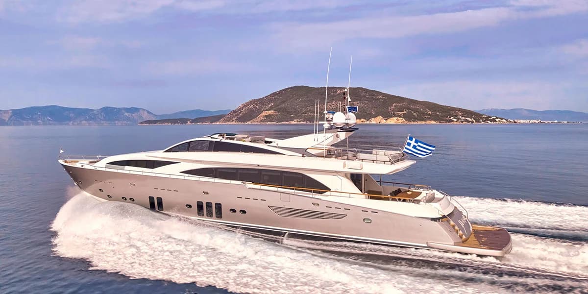 Motor yacht DRAGON 36.9m by Couach — photo 3