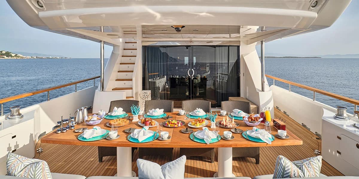 Motor yacht DRAGON 36.9m by Couach — photo 4