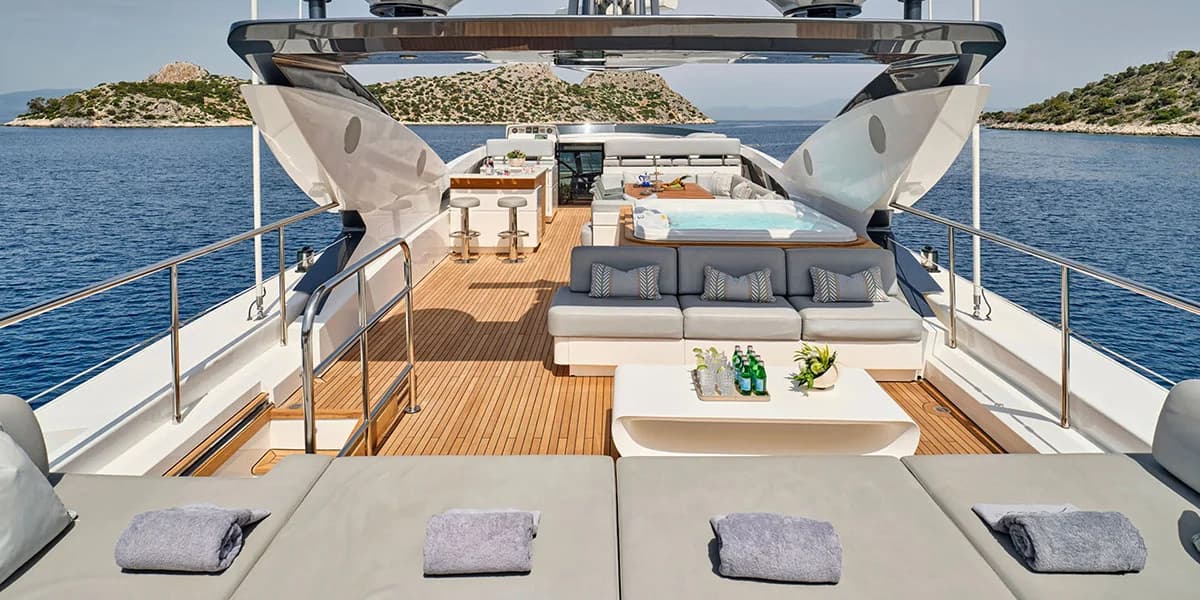 Motor yacht DRAGON 36.9m by Couach — photo 6