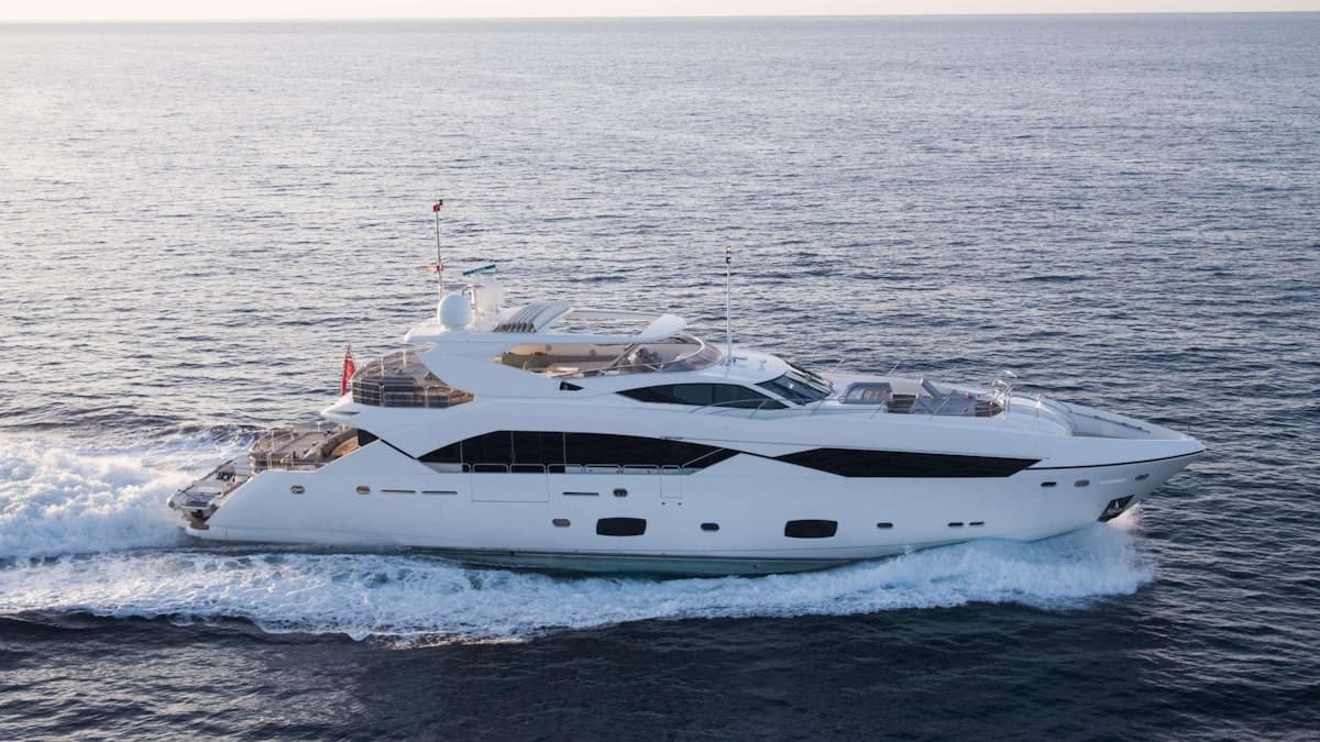 Motor yacht MAKANI II 35m by Sunseeker — photo 5