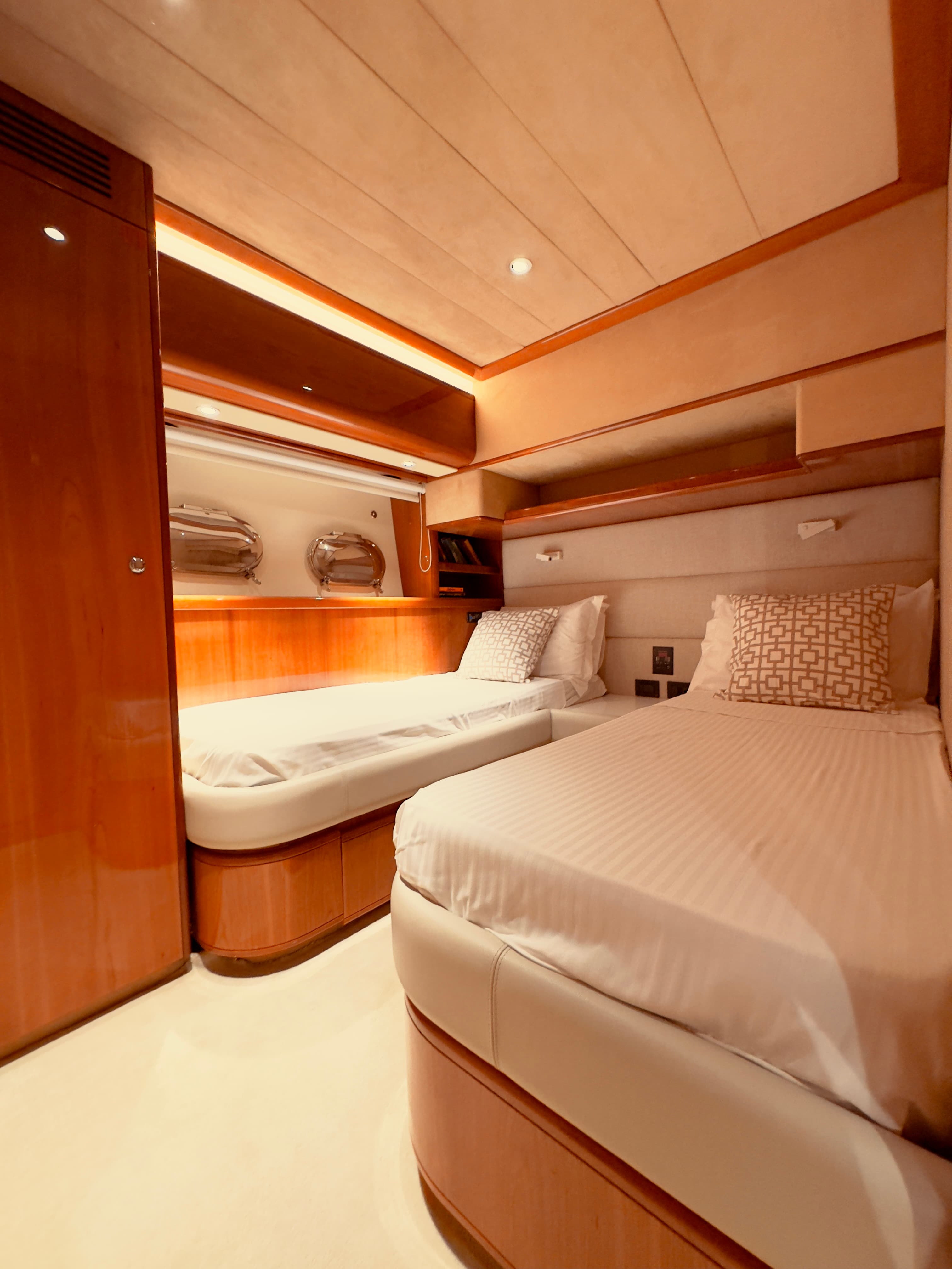 Motor yacht ARCELIA 23.5m by Ferretti — interior