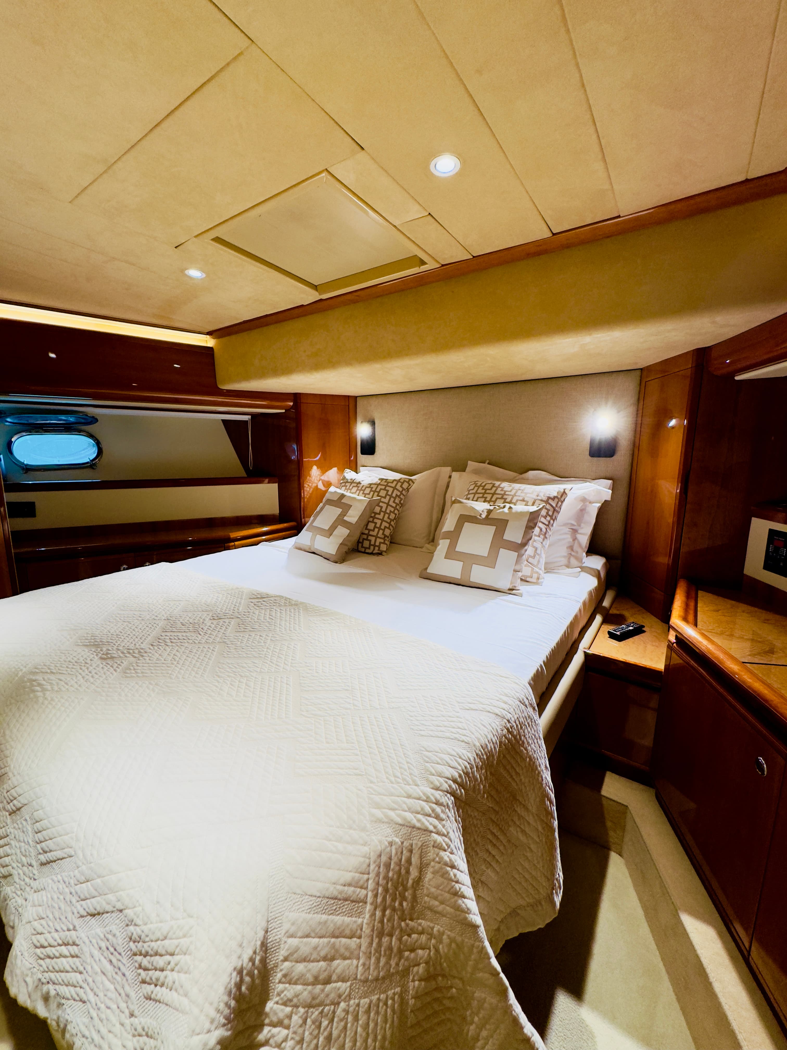 Motor yacht ARCELIA 23.5m by Ferretti — interior
