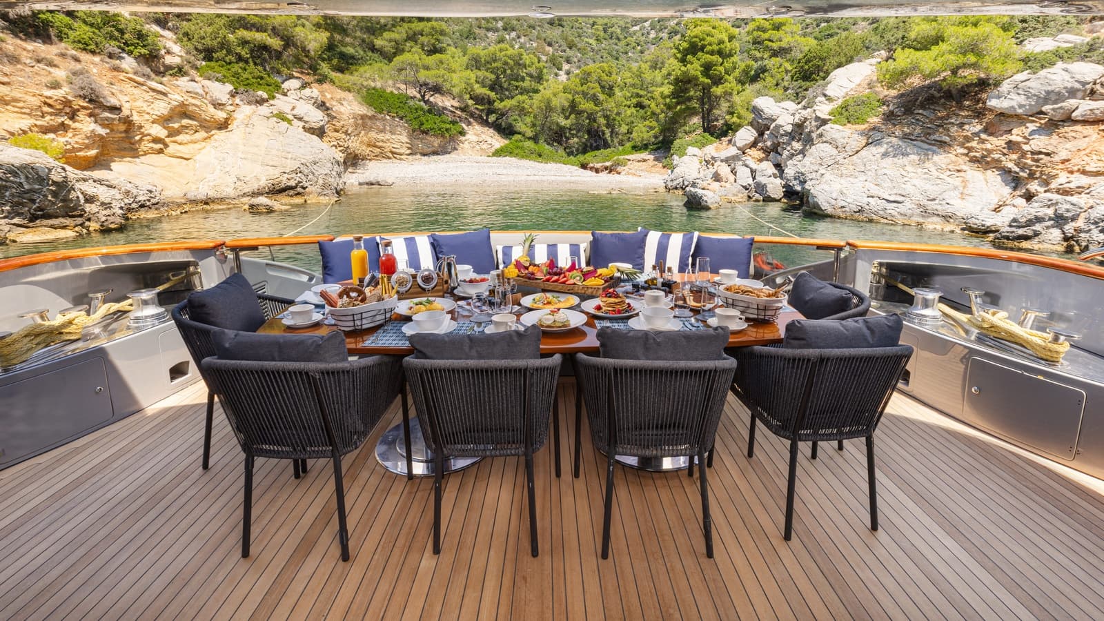 GREY WOLF - dining ext | Drivas Yachts