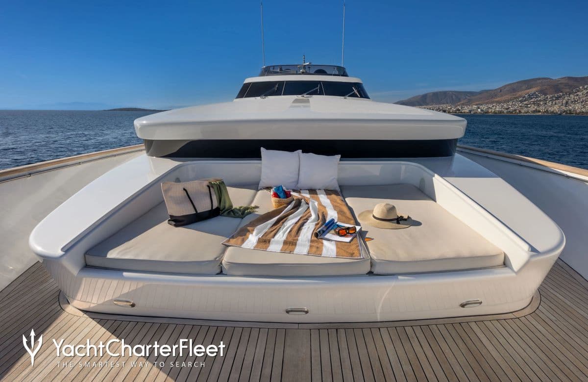 Motor yacht ENERGY 33.6m by Cantieri di Pisa — foredeck