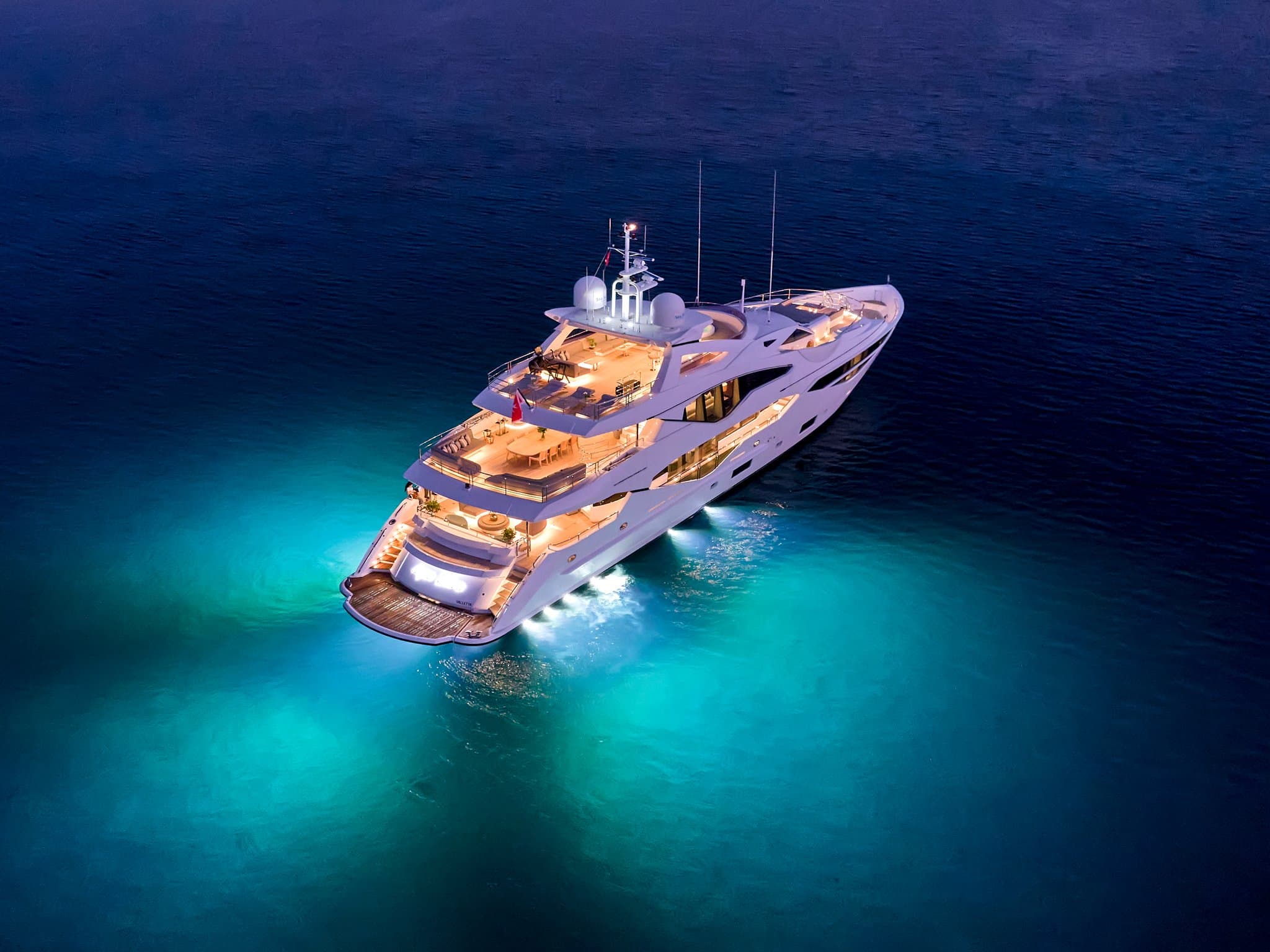Motor yacht AQUA LIBRA 40m by Sunseeker — photo 2