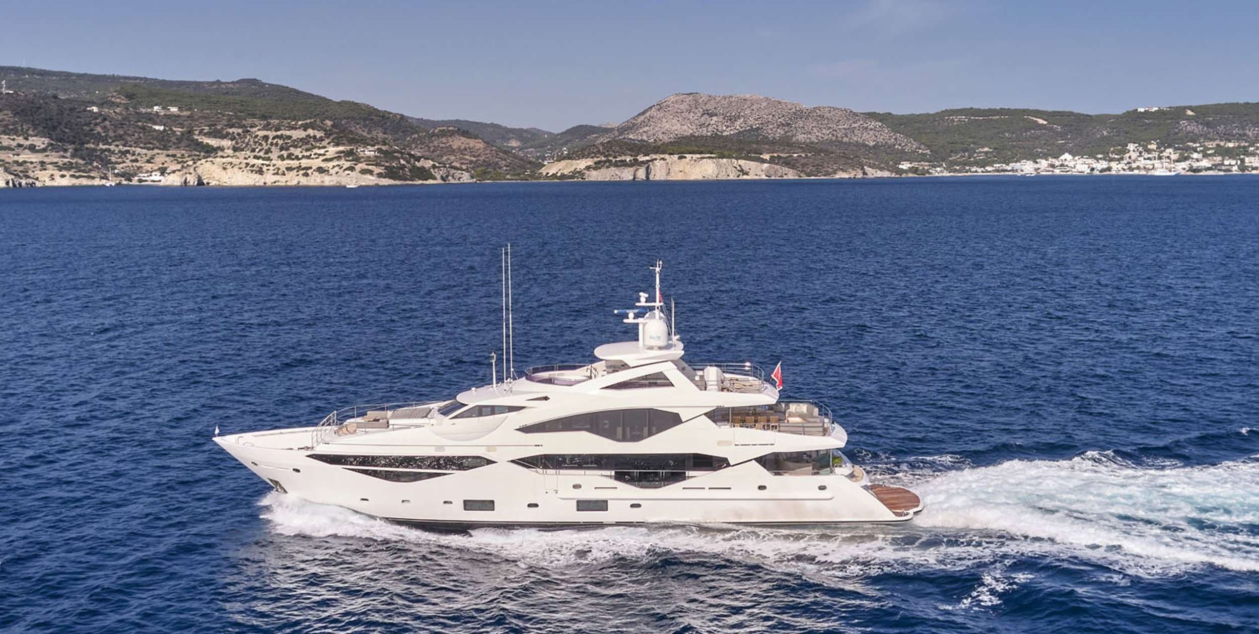 AQUA LIBRA - ext running | Drivas Yachts