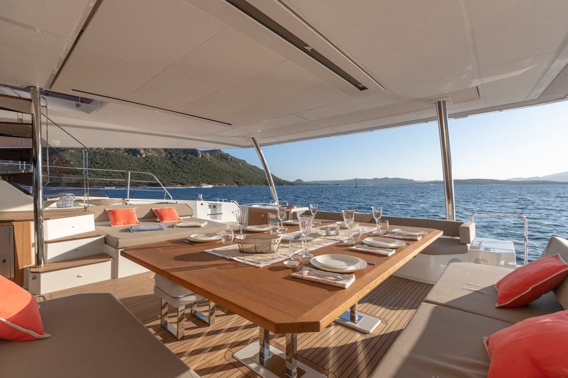 ISOLA - dining ext | Drivas Yachts