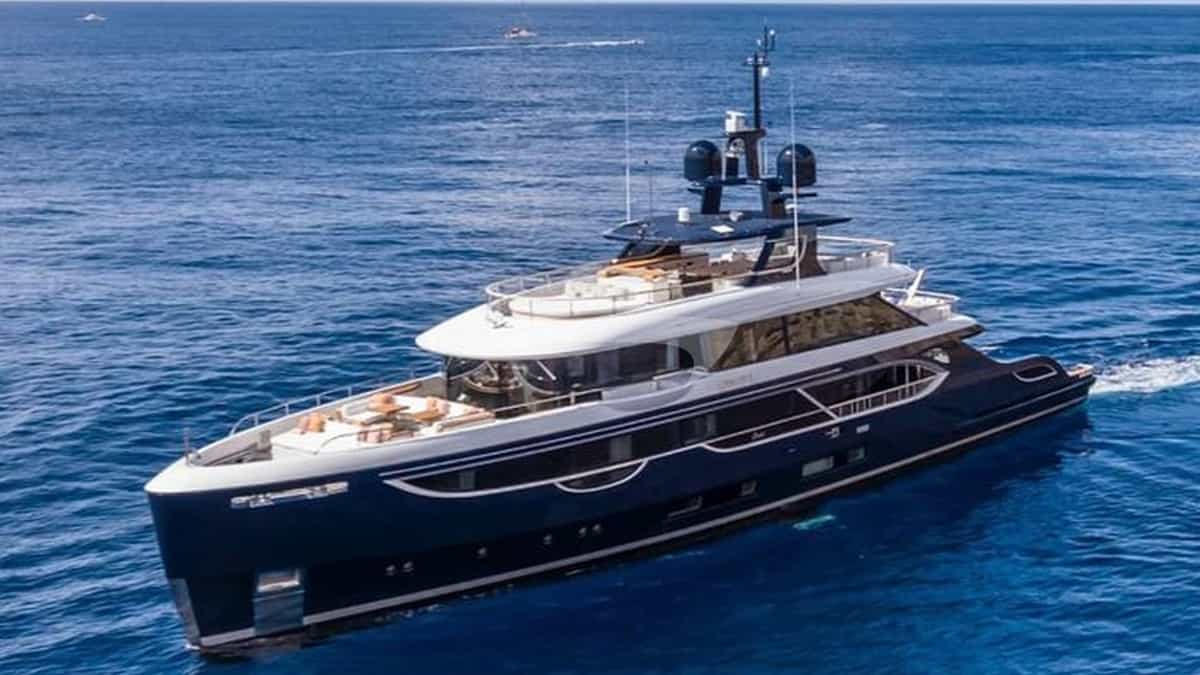 LIV LOVE (YET) - aerial | Drivas Yachts