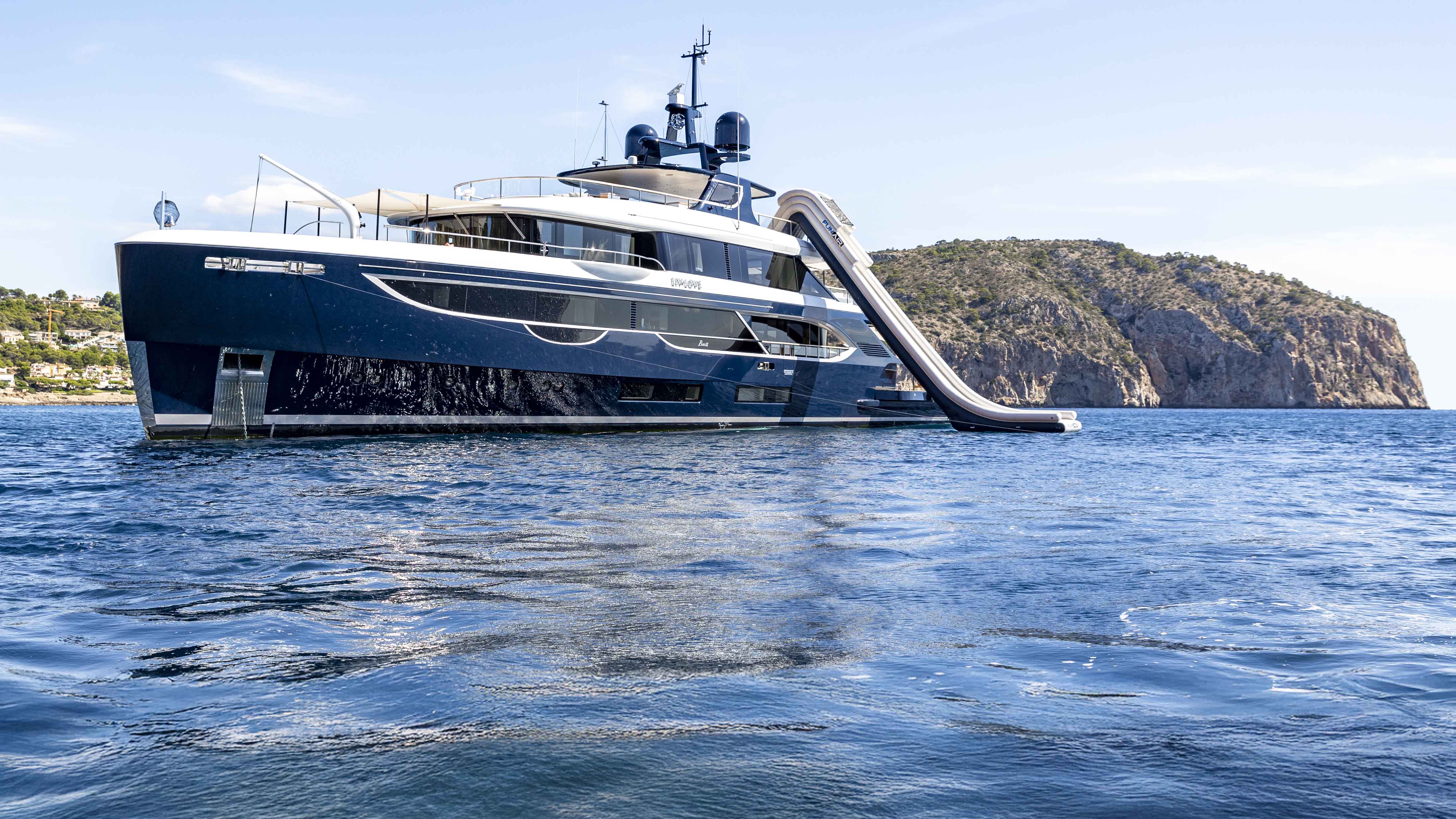 LIV LOVE (YET) - ext stbd | Drivas Yachts