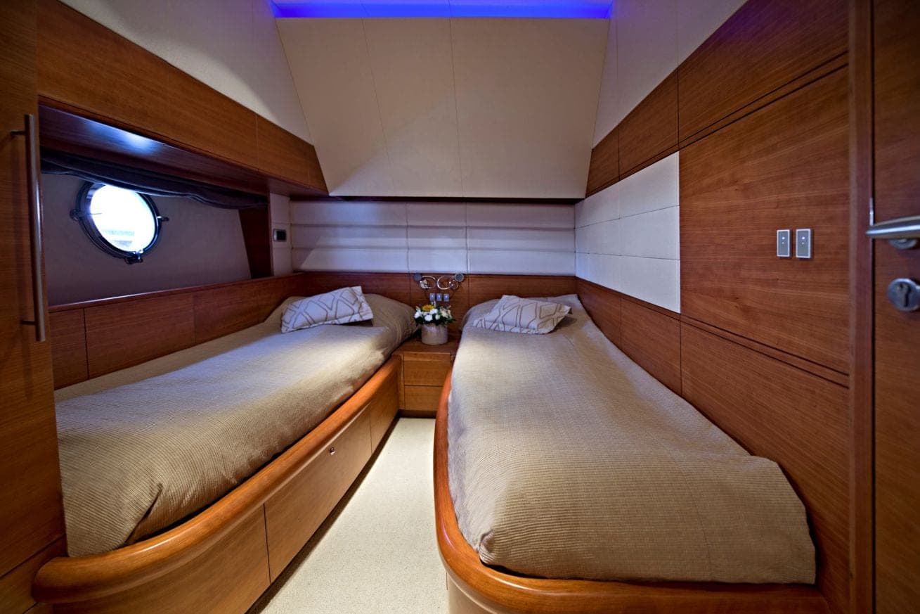 july-motor-yacht-twin-stateroom_valef 3