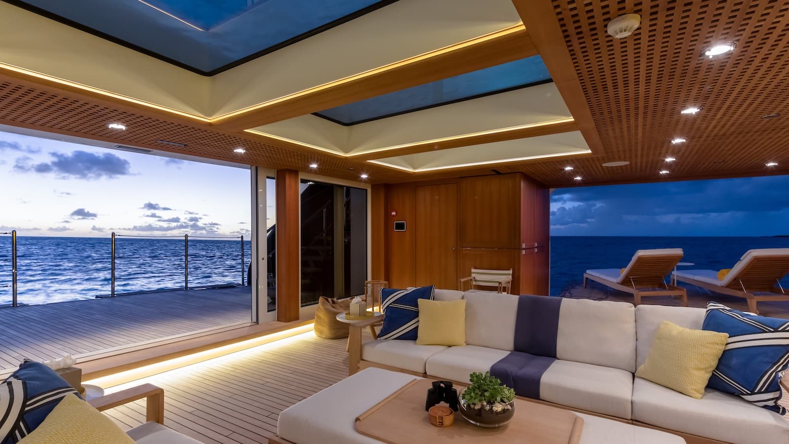 HBC - deck aft | Drivas Yachts