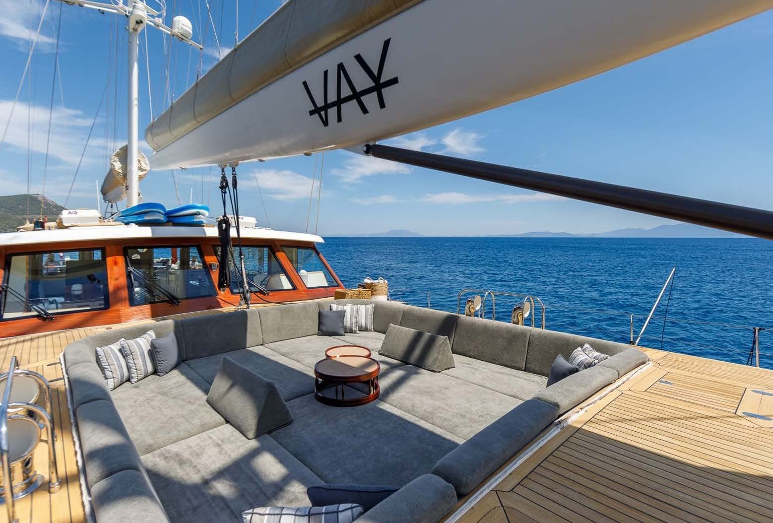 VAY - deck aft | Drivas Yachts