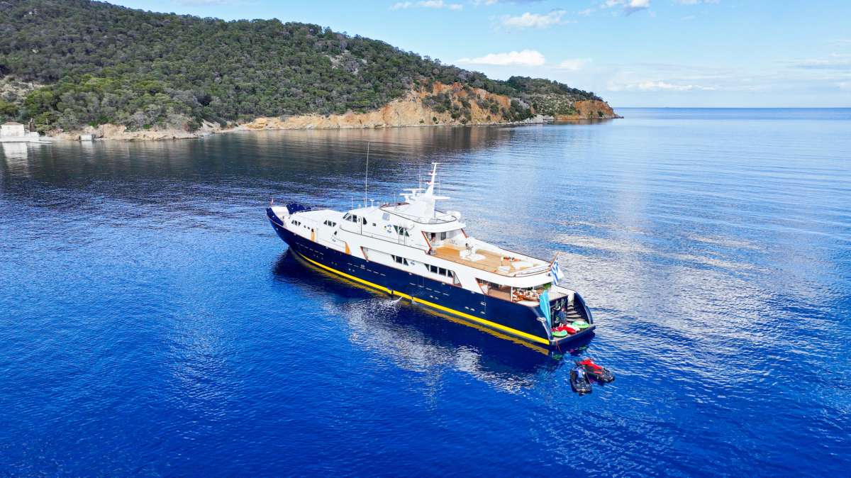 WIND OF FORTUNE - ext stbd | Drivas Yachts
