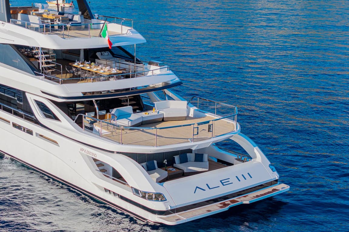 ALE III - ext stern | Drivas Yachts