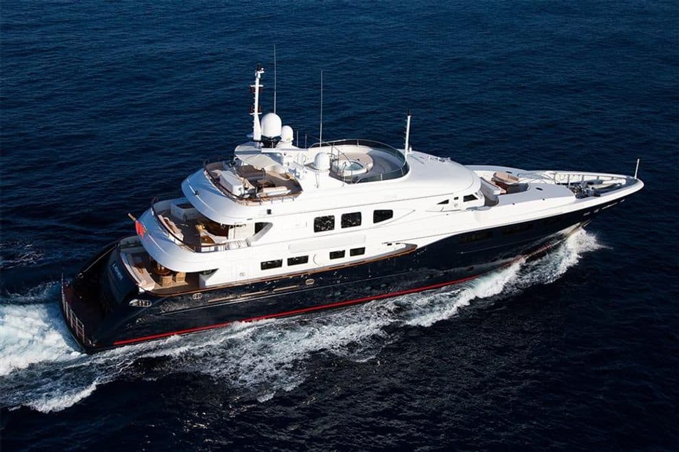 HOLIDAY - ext running | Drivas Yachts