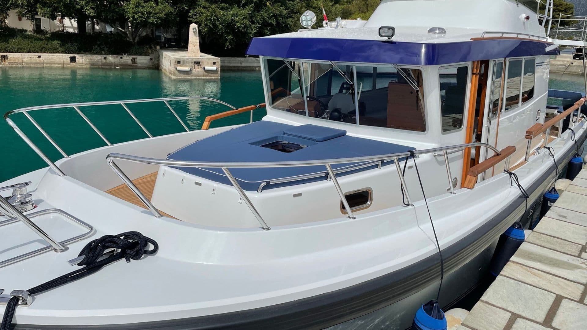 TARGA 46 - deck aft | Drivas Yachts