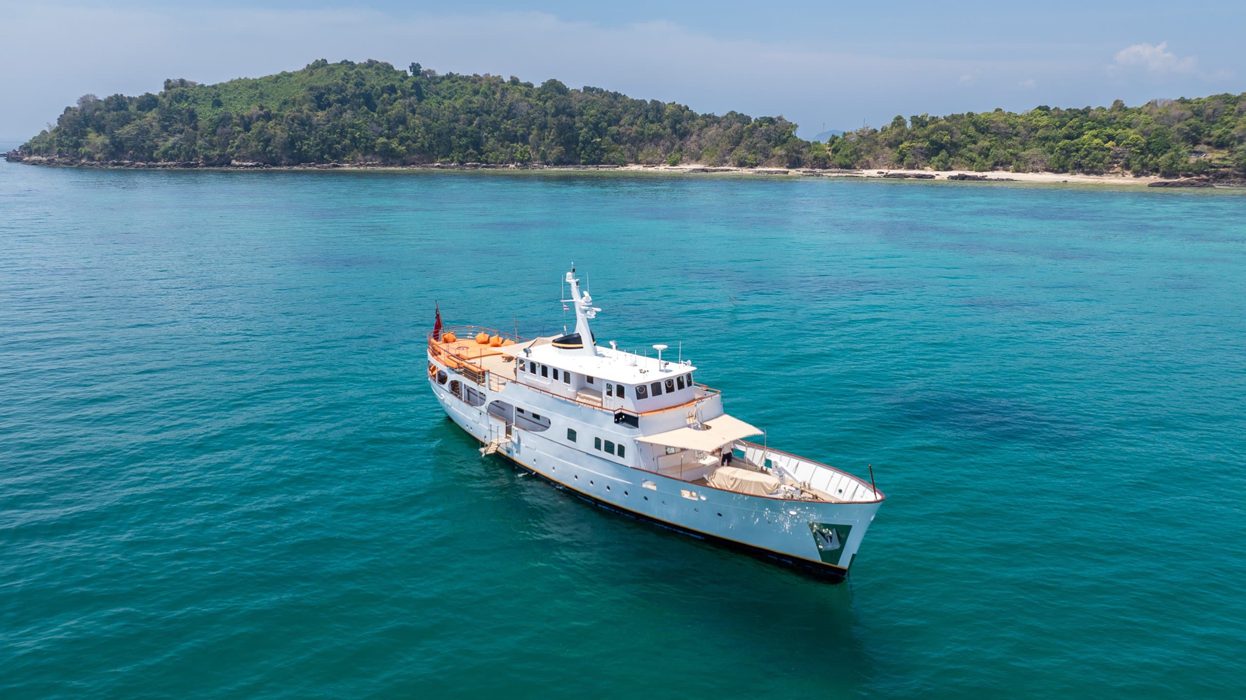 CAMARA C | Drivas Yachts