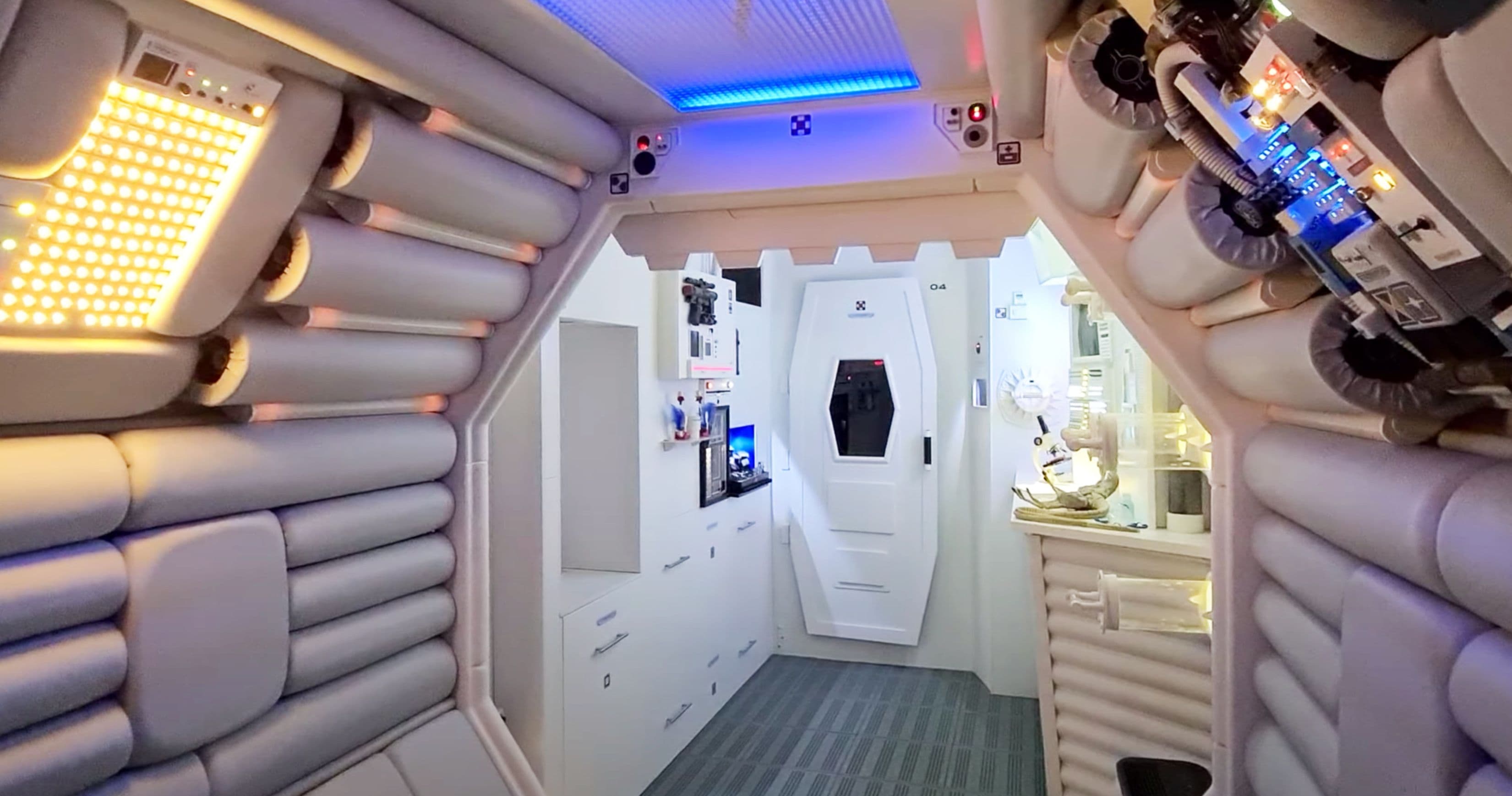 ALEIN — interior