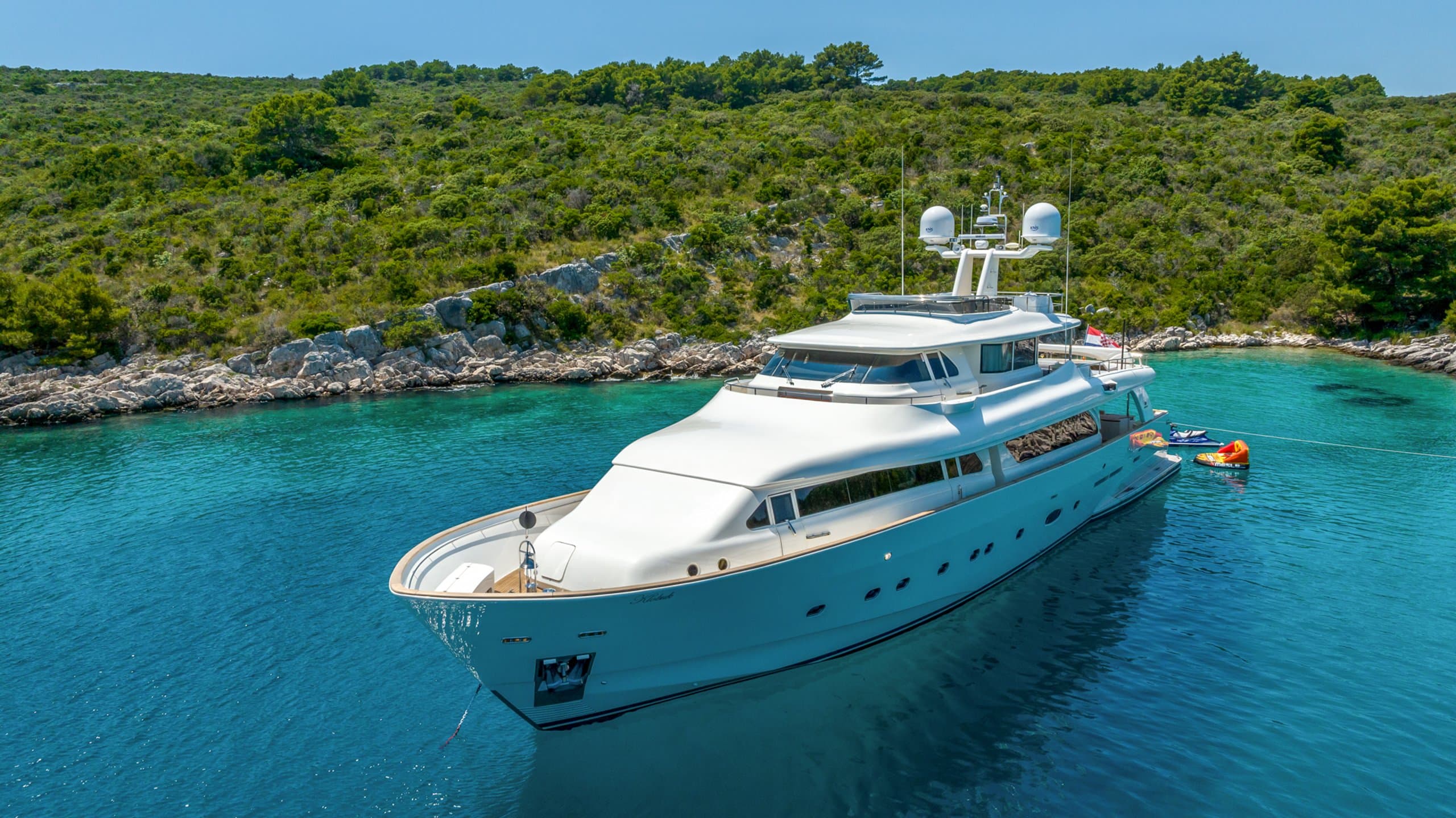 KLOBUK | Drivas Yachts