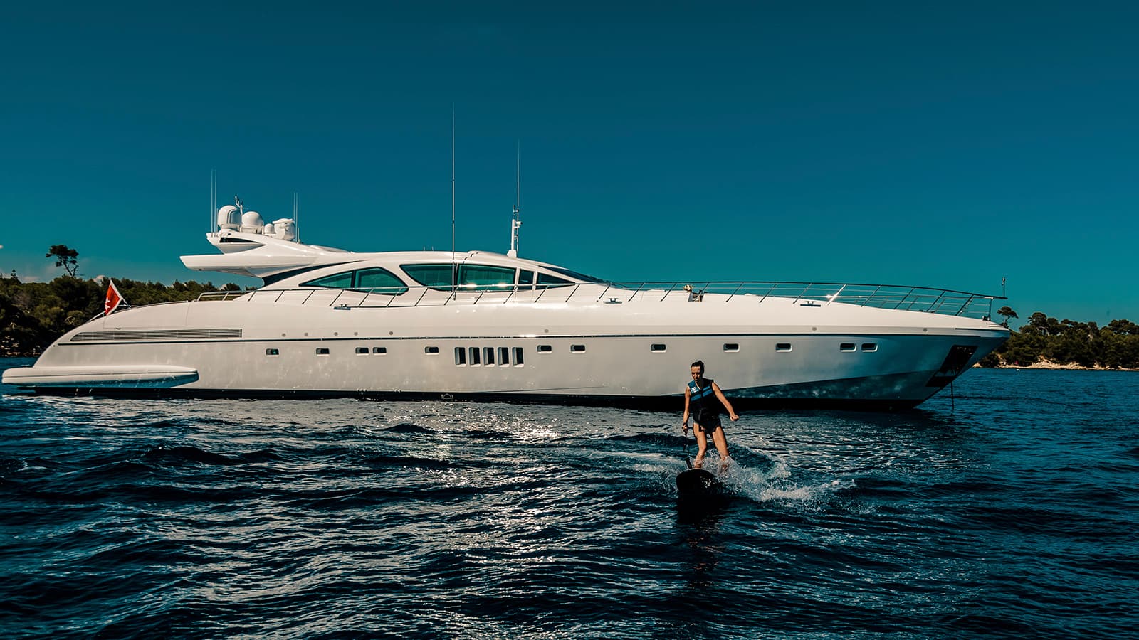 BEACHOUSE - ext port | Drivas Yachts
