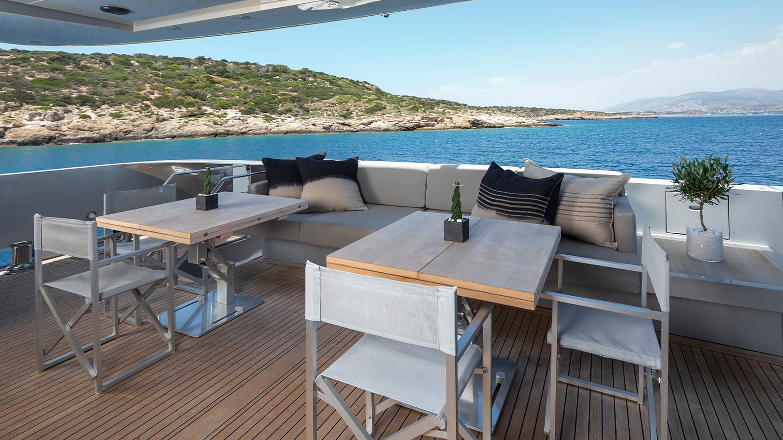 BILLA - deck aft | Drivas Yachts