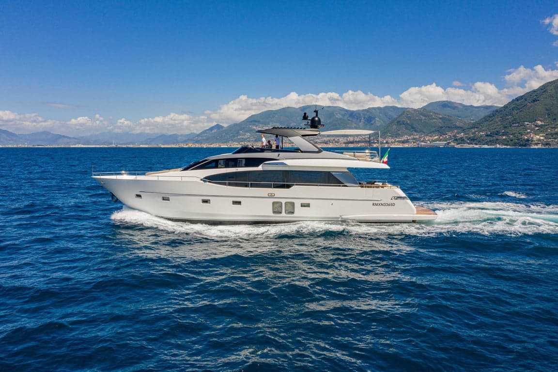 Motor yacht LUCKY 24.64m