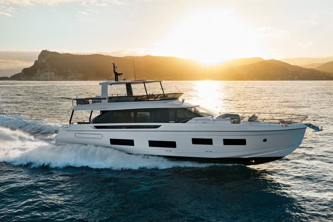 Motor yacht EXPLORA 24.8m by Azimut