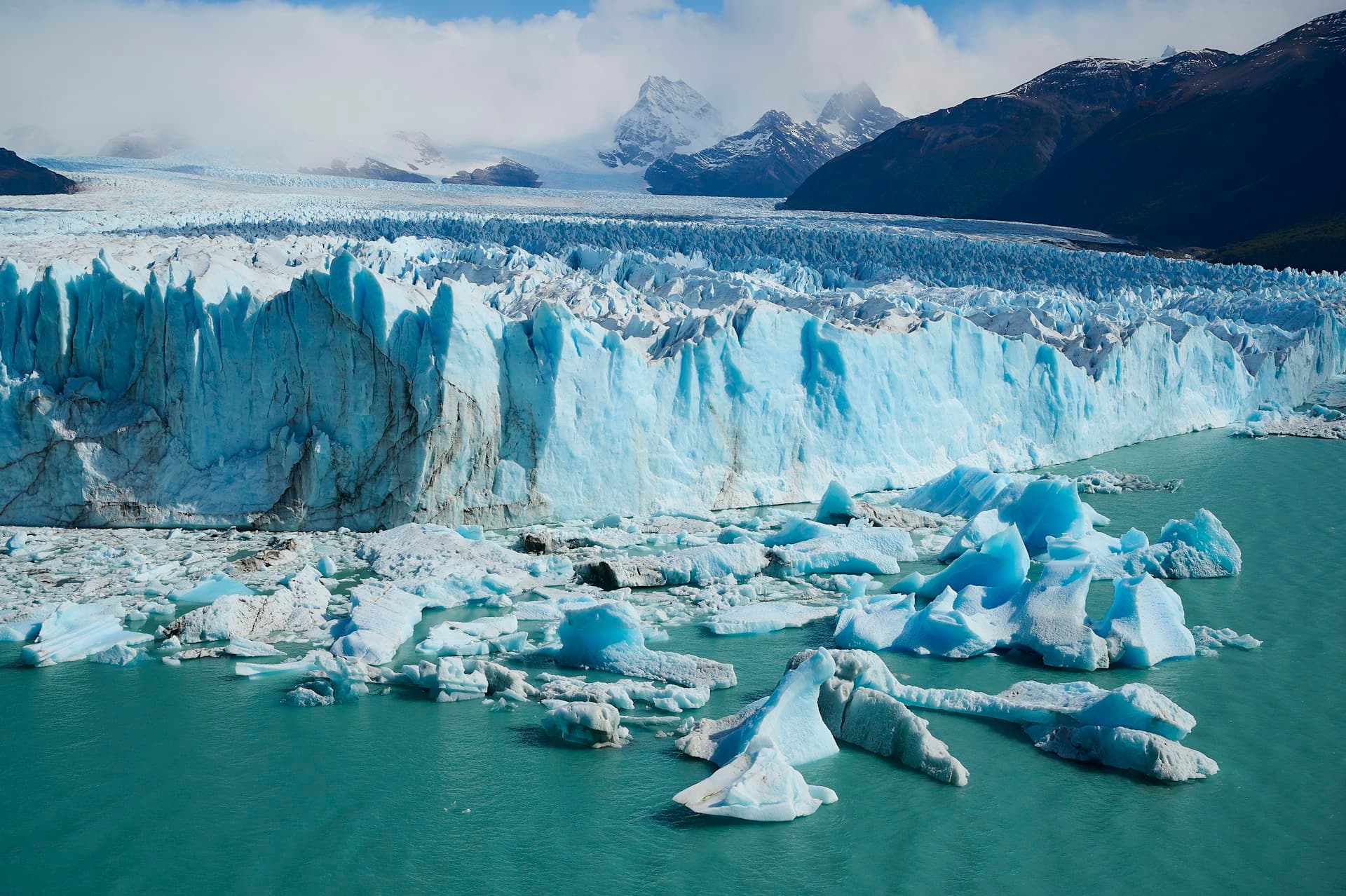 Yacht charter in Expedition