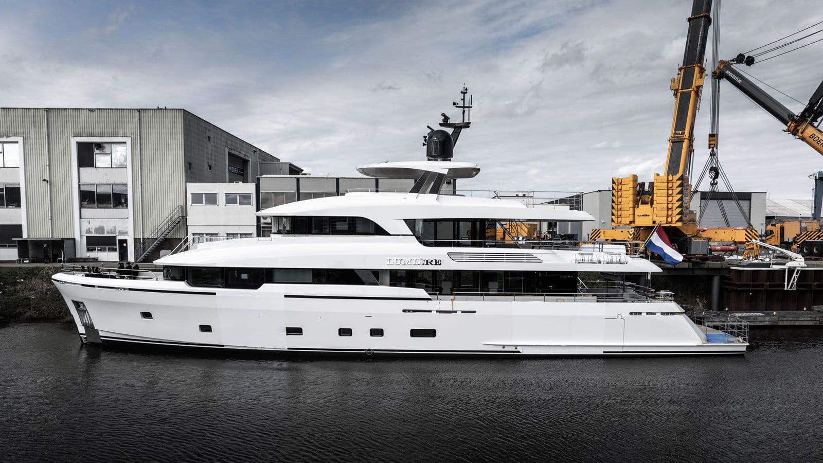 Motor yacht LUMIERE 38.4m by Moonen