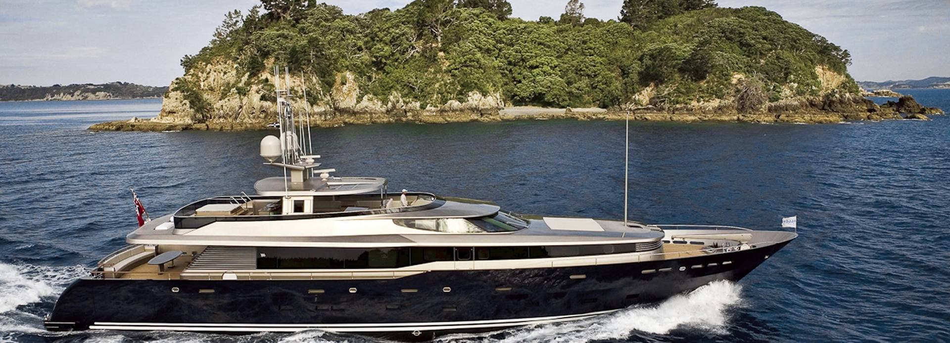 Motor yacht VESPER 40m by Alloy Yachts