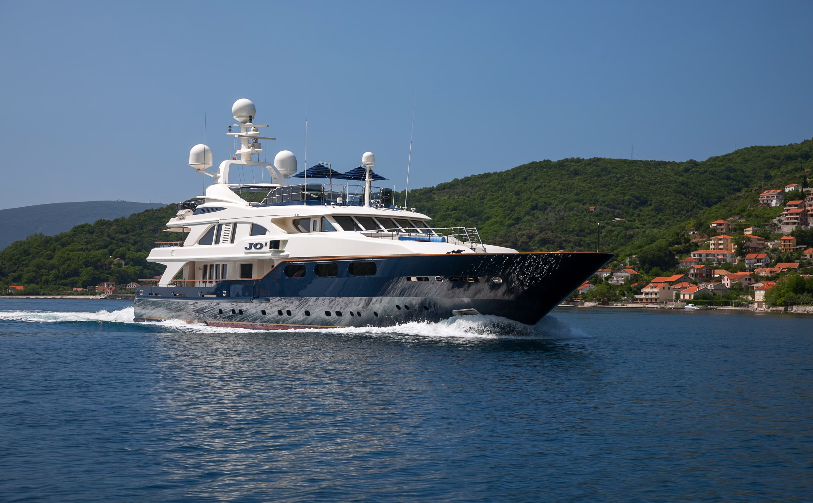Motor yacht JO I 50m by Benetti