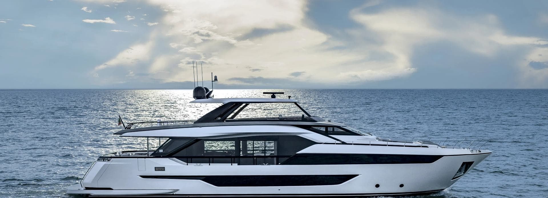 Motor yacht FLOW 21m