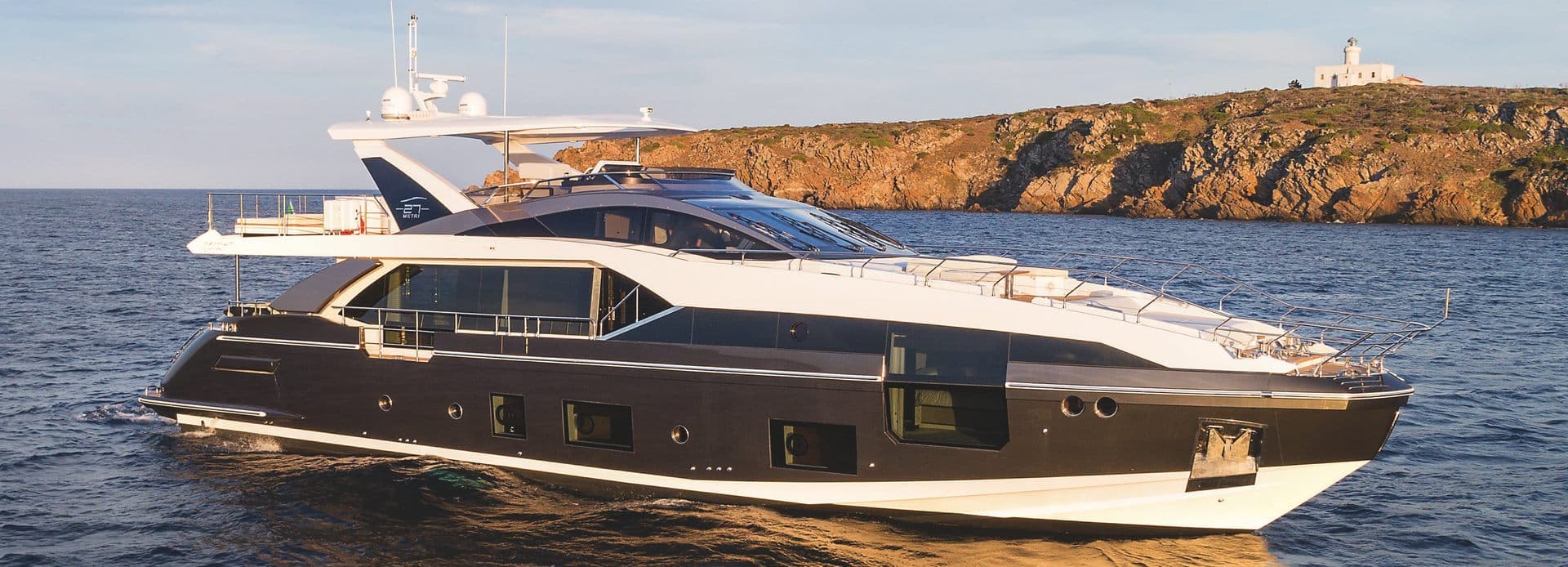 Motor yacht AGIO 27m by Azimut