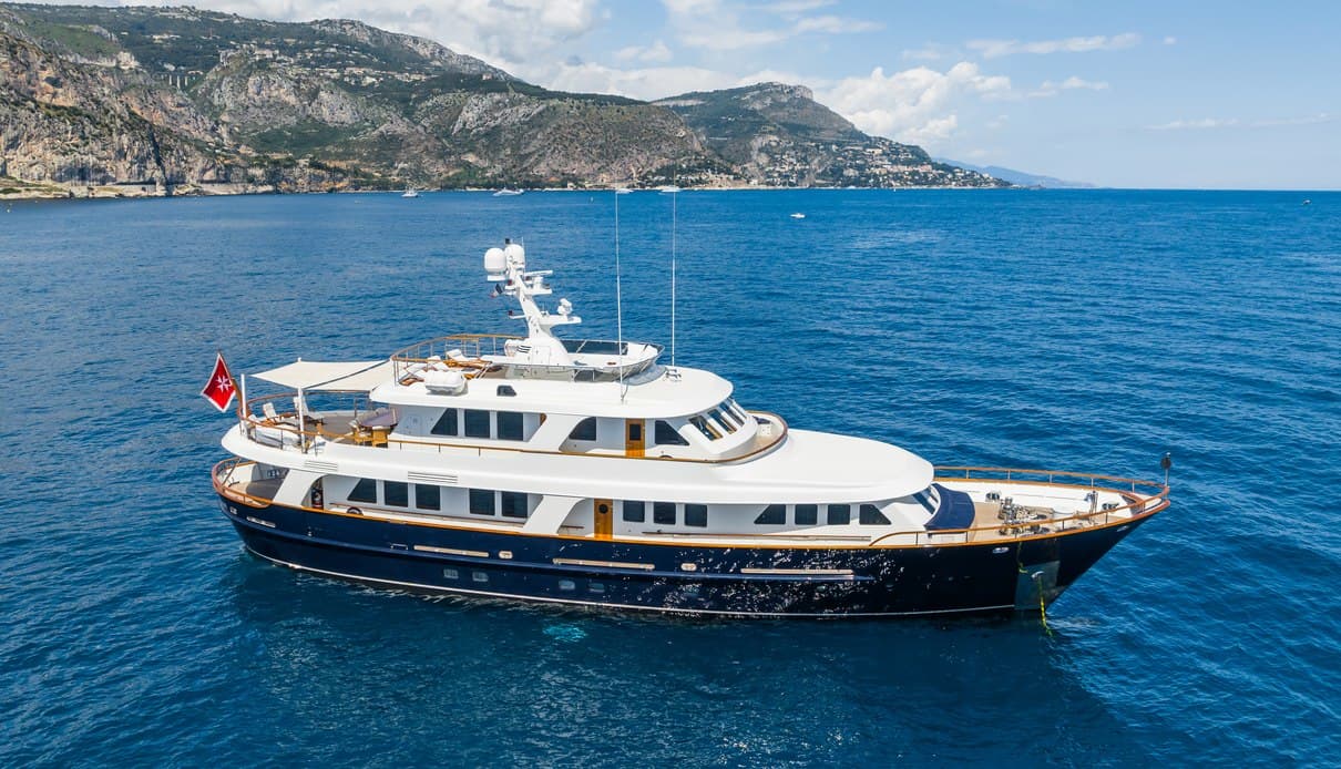 Motor yacht ELENI 33.7m by CBI Navi