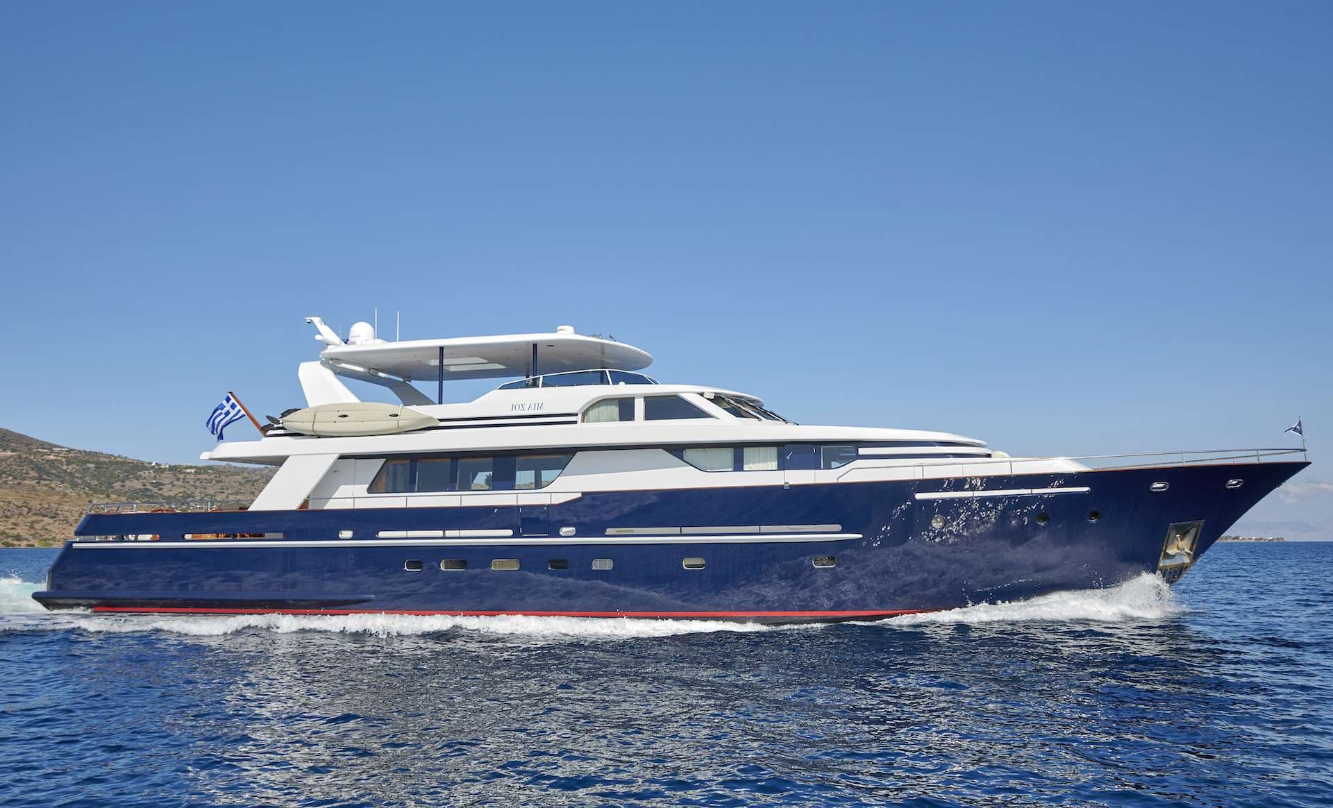 Motor yacht MIA ZOI 31m by Vitters