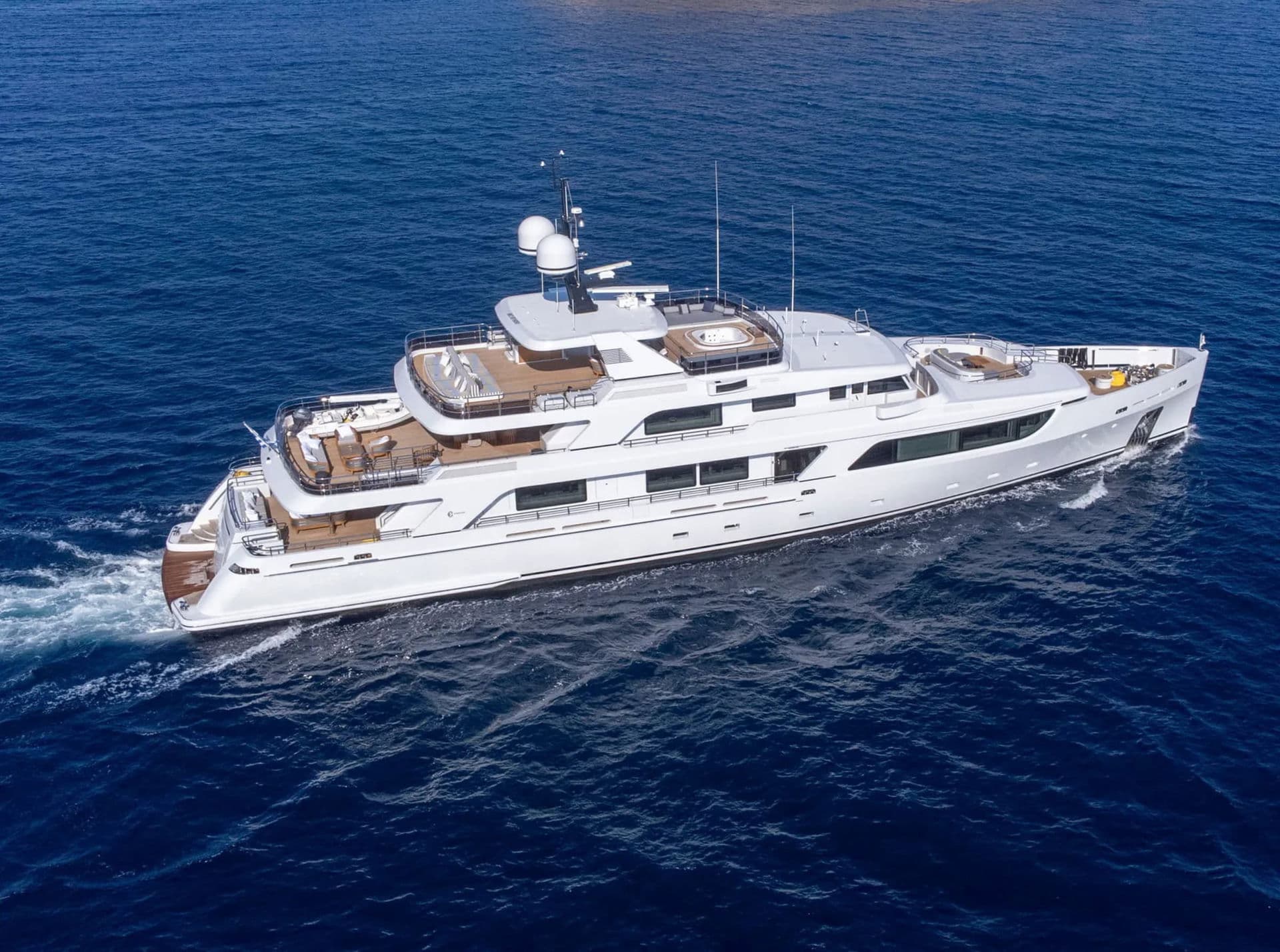 Motor yacht BOJI 43m by Codecasa