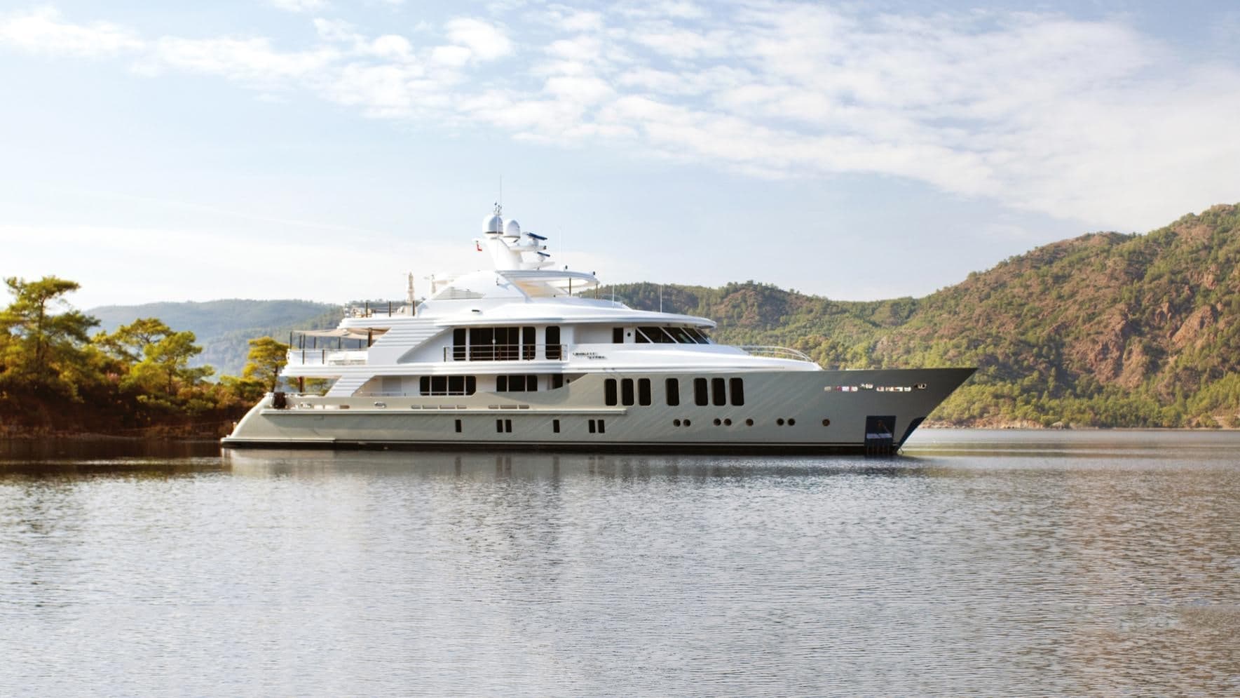 Motor yacht ORIENT STAR 47m by CMB Yachts