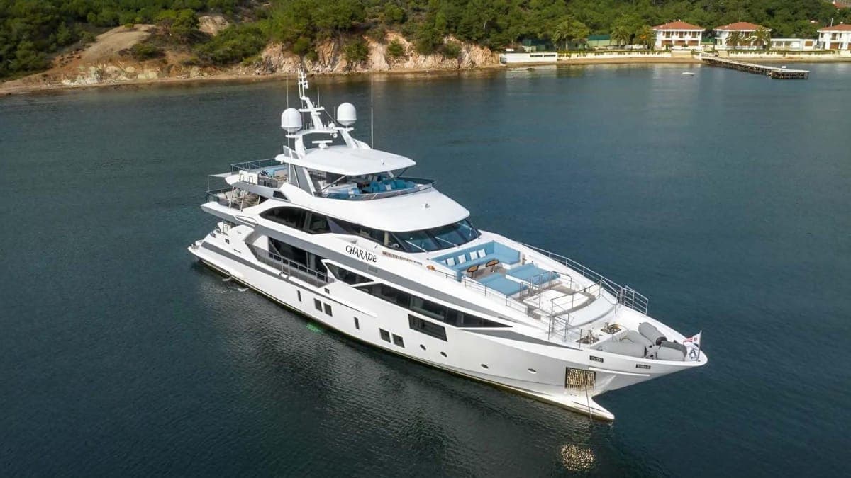Motor yacht CHARADE 38.1m