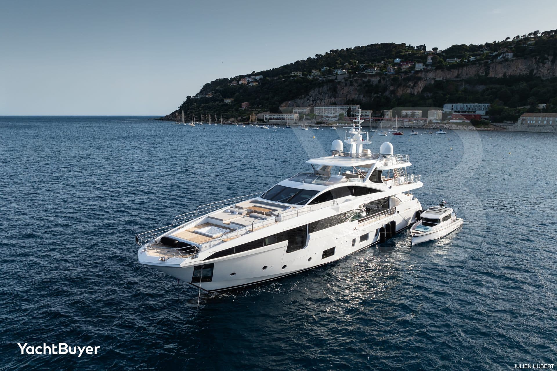 Motor yacht OWO 35.2m by Azimut