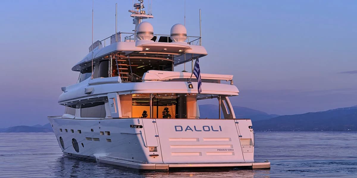 Motor yacht DALOLI 33m by Custom Line