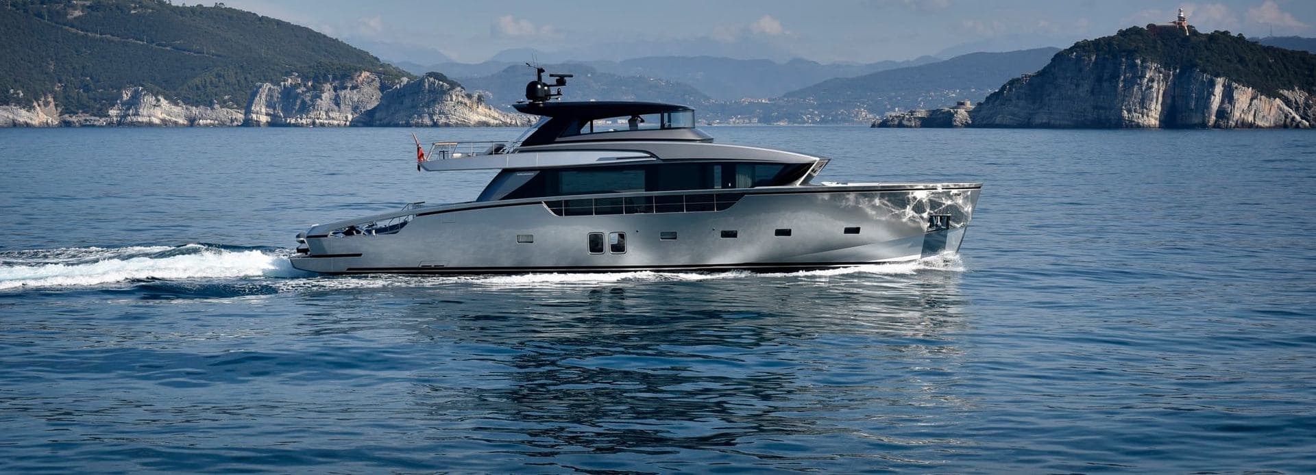 Motor yacht DELLAGRAZIA 26.7m by Sanlorenzo