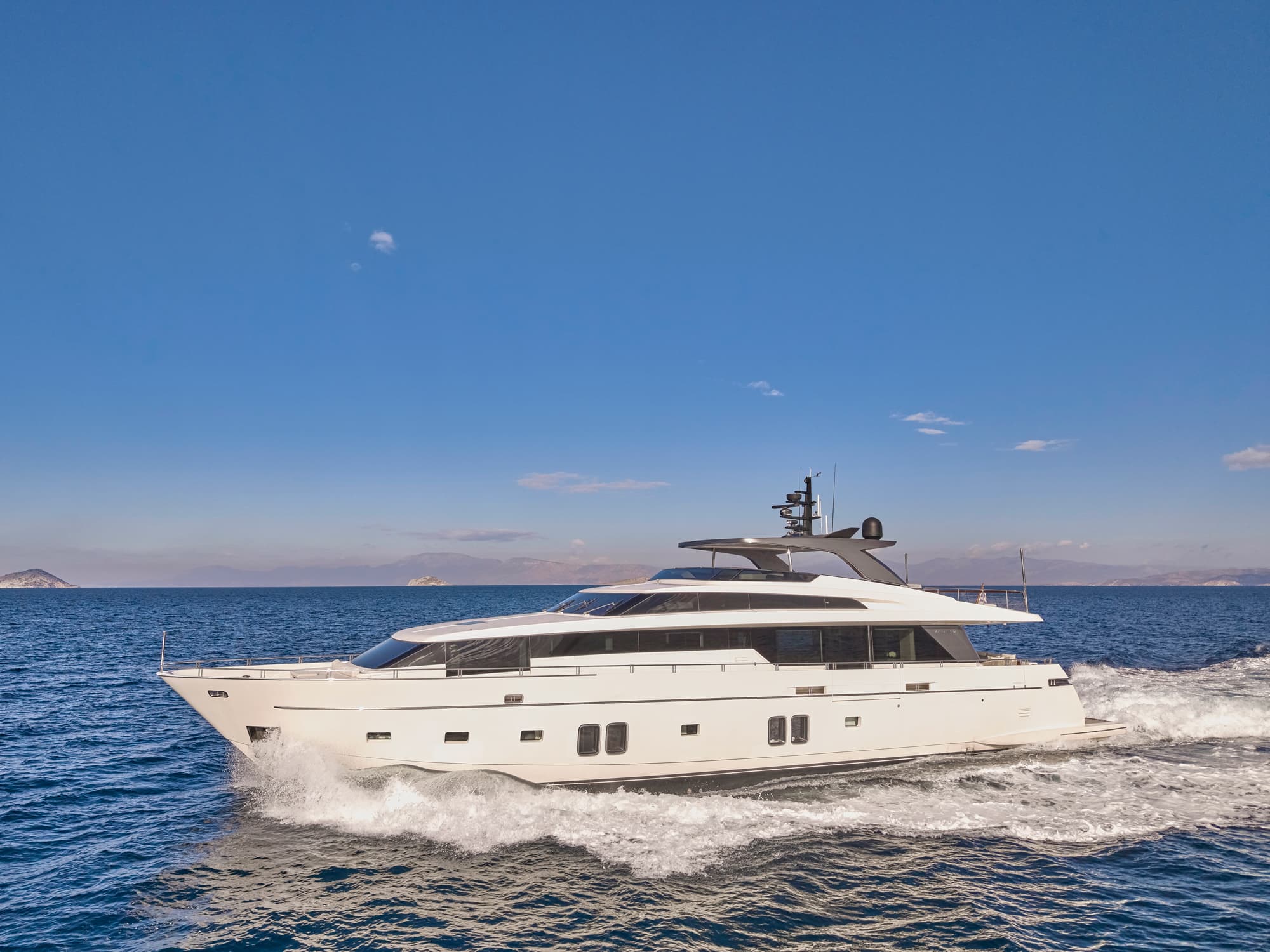 Motor Yacht GOLDEN YACHT available for charter