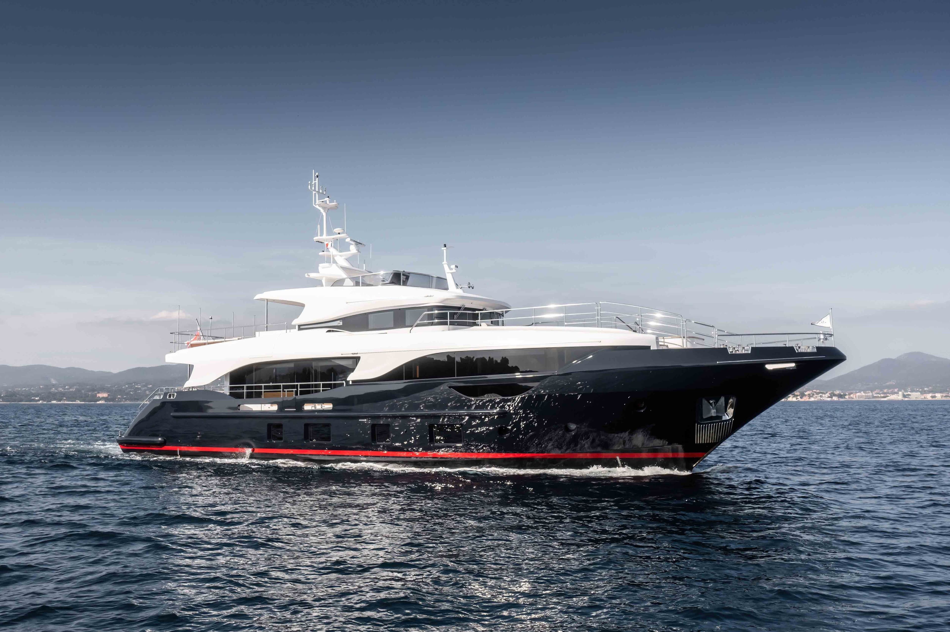 Motor yacht TONIC BLUE 28.9m